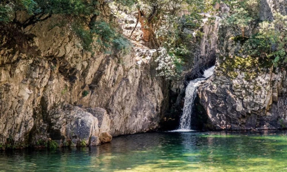 Οι αλλεπάλληλες φυσικές λιμνούλες της Σαμοθράκης